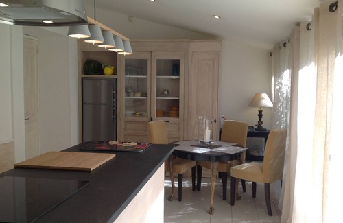 Lagnes Cottage | CHARMING AND STANDING RENTAL IN PROVENCE nIn the heart of a family estate