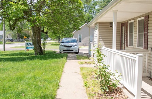 Colchester Apartment | Charming and Tranquil 1BR in Colchester, IL