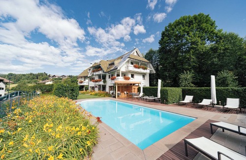 Collalbo Apartment | Charming Apartment Tundra in Villa Anina with Pool