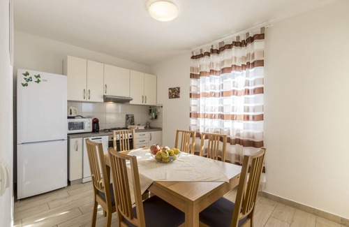 Okrug Gornji Apartment | Charming apart.sa Terasom,250m od Mora,Parking,Wi-Fi,Roštilj,4 zvjezdice*