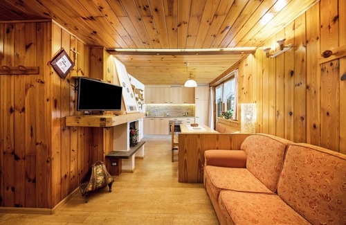 San Giovanni di Fassa Apartment | Charming Apartment “Majon d’Aisciuda Marmolada” with Mountain View