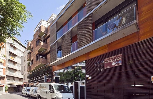 Sant Gervasi Apartment | Charming Apartment in the Center w/Balcony for 6