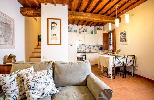 Ponte di Gabbiano Apartment | CHARMING APARTMENT IN THE HEART OF “CRETE SENESI”