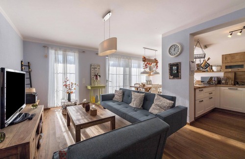 Otterfing Apartment | Charming Apartment “Lausbub” with Wi-Fi, Terrace & Garden