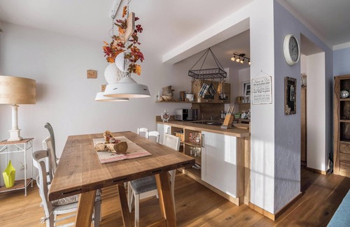 Otterfing Apartment | Charming Apartment “Lausbub” with Wi-Fi, Terrace & Garden