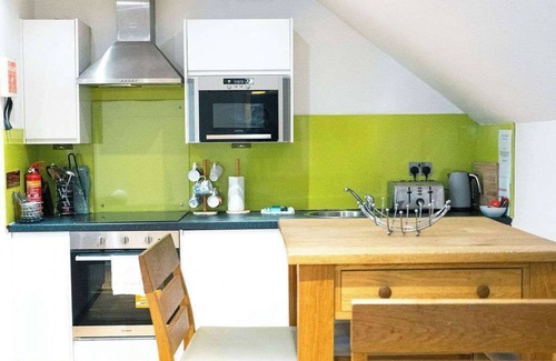 West End Apartment | Charming Apartment near Dean Village
