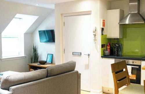 West End Apartment | Charming Apartment near Dean Village