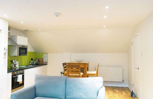 West End Apartment | Charming Apartment near Dean Village