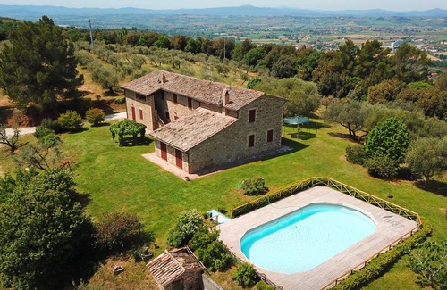 Torgiano House | Charming Apartment on the top of the hill