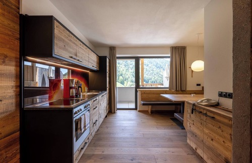 Collepietra Apartment | Charming Apartment “Sonnleiten Sonne Mond u Sterne” with Mountain View