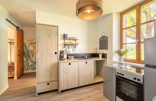 Bonnieres Apartment | Charming apartment with river view, WiFi and parking