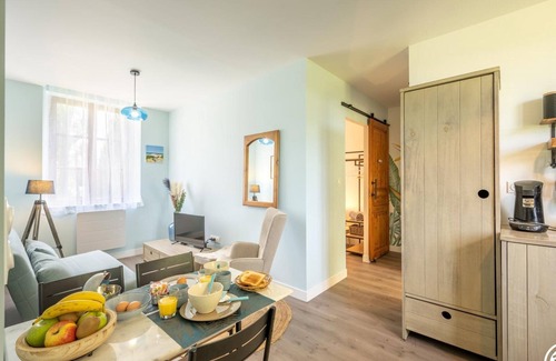 Bonnieres Apartment | Charming apartment with river view, WiFi and parking