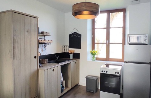 Bonnieres Apartment | Charming apartment with river view, WiFi and parking