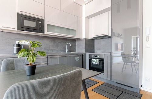 Holesovice Apartment | Charming Apartment with AC, Balcony and Parking in lovely Prague