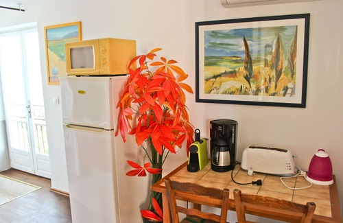 Goudargues Apartment | Charming Apartments in the Mas de Soleil (Gîte "Viva")