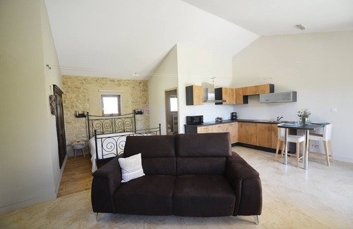 Malaucene Cottage | Charming B & B in the farm of the red bridge in Malaucène