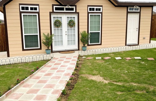 Seagoville Cottage | Charming backyard cottage in Seagoville, Texas!