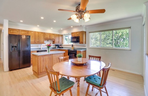 Ballwin House | Charming Ballwin Home < 1 Mi to Vlasis Park!