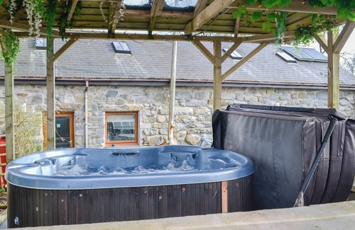 Criccieth Cottage | Charming barn conversion with hot tub and walks from the door.