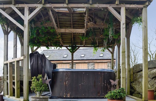 Criccieth Cottage | Charming barn conversion with hot tub and walks from the door.