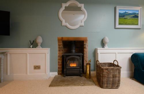 Bottlesford House | Charming Barn Retreat Near Pewsey & Woodborough