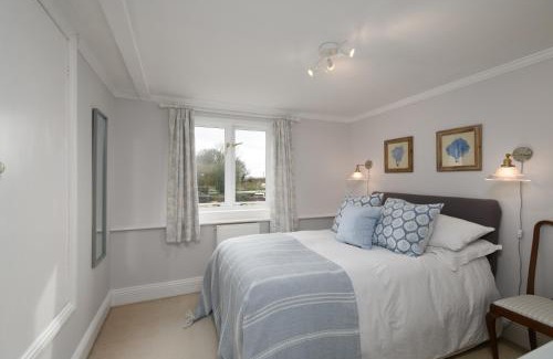 Bottlesford House | Charming Barn Retreat Near Pewsey & Woodborough