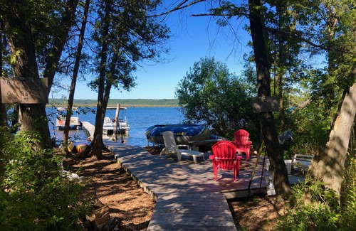 Arcadia House | Charming Barn-Style Retreat Near Crystal Mountain – Free Pontoon, No extra Fees