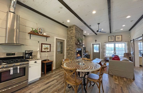 Cullowhee House | Charming Barndominium - 5 minutes from lake access and hiking trail - PAZ Place