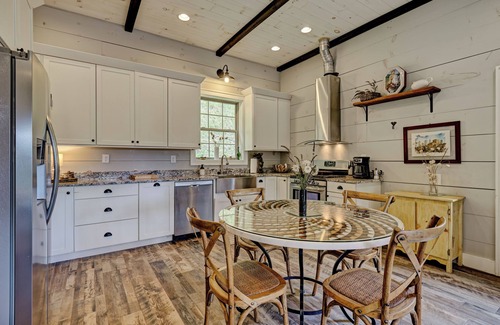 Cullowhee House | Charming Barndominium - 5 minutes from lake access and hiking trail - PAZ Place
