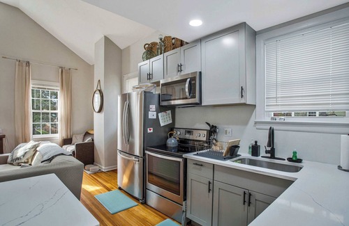 North Beach Apartment | Charming Beach House Top Floor - Walk Everywhere!