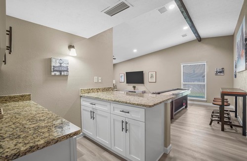Bedford House | Charming Bedford 4BR Gameroom
