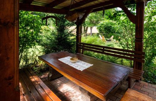 Bled House | Charming Bled Getaway - Big Garden, BBQ & Bikes