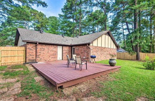 Flowood House | Charming Brandon Home with Deck, Charcoal Grill