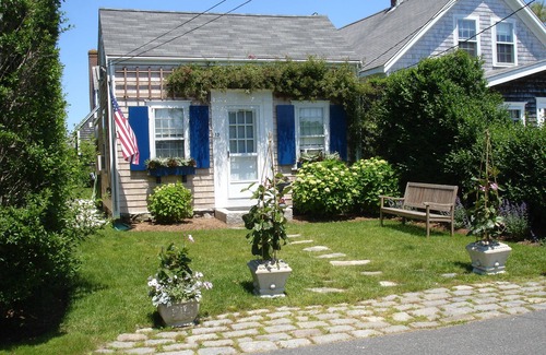 Brant Point Cottage | Charming Brant Point Rose Covered Cottage - with Smart TVs, Free WIFI and AC
