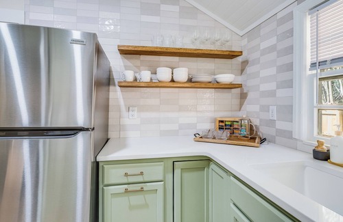 Pooler House | Charming & Bright 2 bedroom ~ Close to Downtown Savannah/Airport