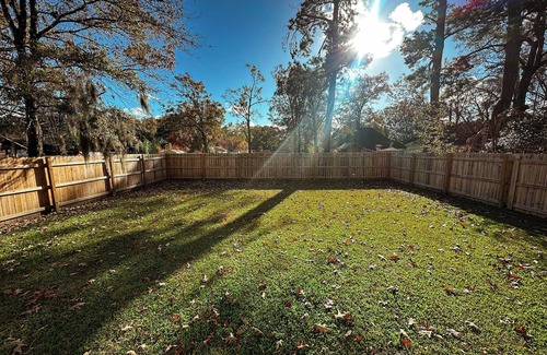 Pooler House | Charming & Bright 2 bedroom ~ Close to Downtown Savannah/Airport