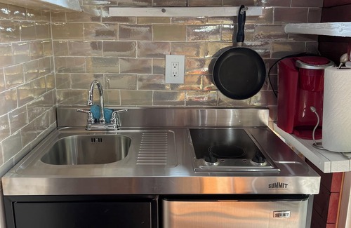 Laurel Hollow House | Charming bungalow with AC and WiFi in fantastic Cold Spring Harbor.