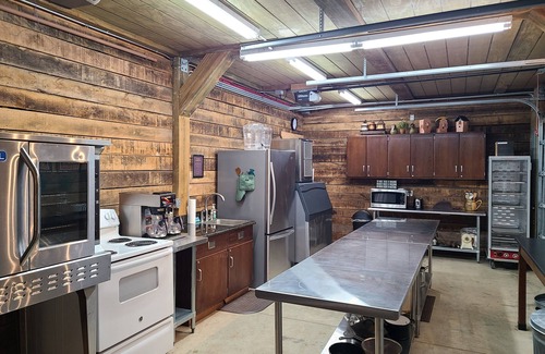 Springville House | Charming Bungalow North + Fishing & Trails