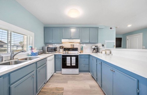 Jamaica Beach House | Charming Bungalow Near Ocean with Spacious Yard