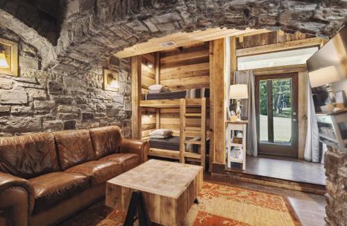 Franklin Apartment | Charming Bunkhouse at Dark Horse Estate
