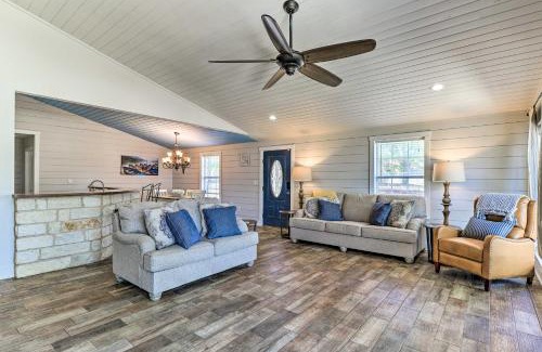 Silver Creek Village House | Charming Burnet Cottage with Lake View and Porch!
