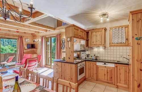 Champagny-en-Vanoise Ski Chalet | Charming Chalet in Champagny-en-Vanoise - 10 People, 100m² with Stunning Mountain Views