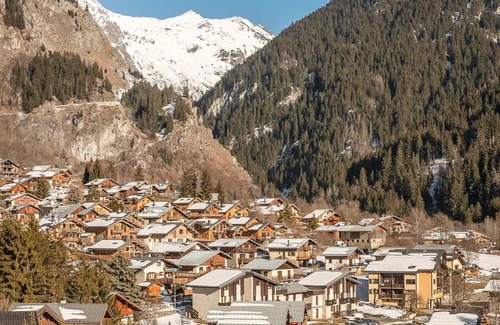 Champagny-en-Vanoise Ski Chalet | Charming Chalet in Champagny-en-Vanoise - 10 People, 100m² with Stunning Mountain Views