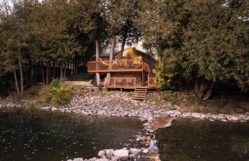 South Bruce Peninsula Cottage | Charming Cottage on the River