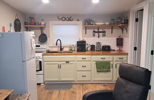 Prudenville Cabin | Charming cabin 1 mile from Houghton Lake