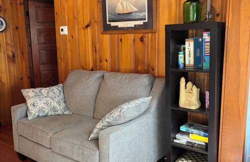 Cedar Bushes Cabin | Charming Cabin 500 feet to beach