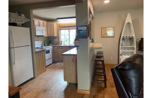 Shell Knob Cabin | Charming cabin!Perfect lake getaway for your family or fishing trip.
