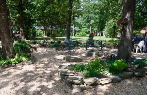 Shell Knob Cabin | Charming cabin!Perfect lake getaway for your family or fishing trip.