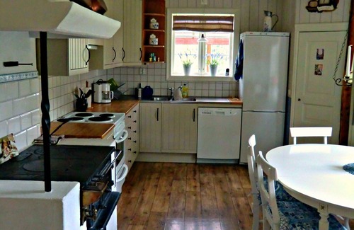 Holsbybrunn Cottage | Charming cabin, Sauna, pond, lake, boat, fishing, bicycles, WiFi, child fr