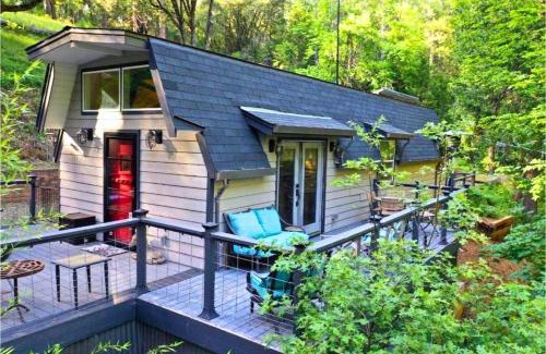 Placerville House | Charming cabin with private creek